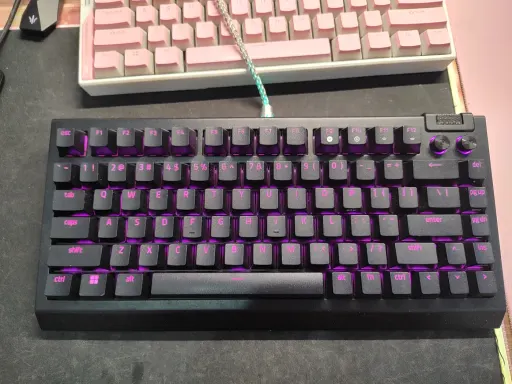 Blackwidow v4 75%