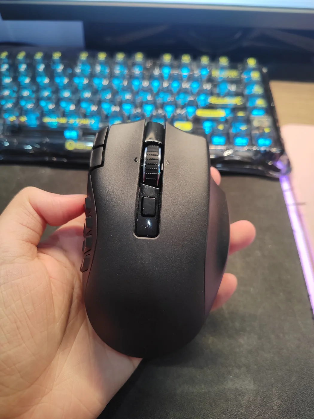 Razer Naga v2 hyperspeed — ảnh 2 trên 9